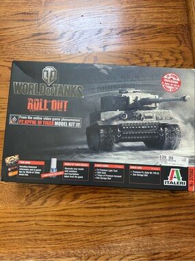 World of Tanks Roll Out Pz.Kpfw. VI Tiger Model Kit - Black